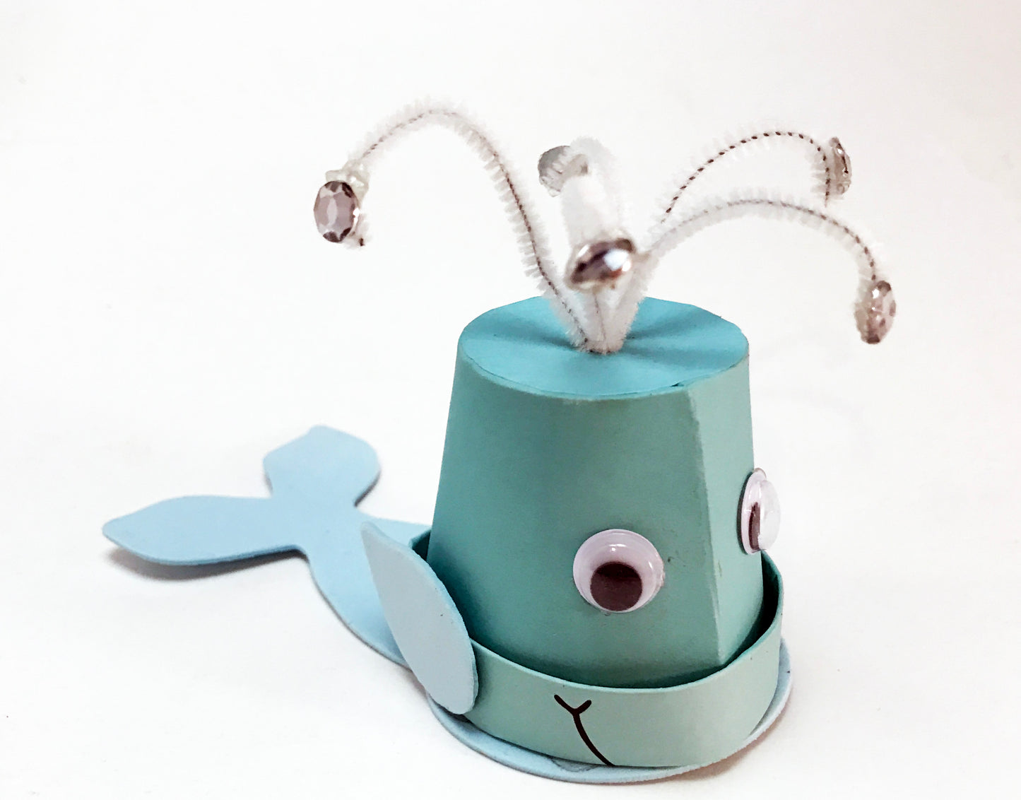 Make a flowerpot whale craft